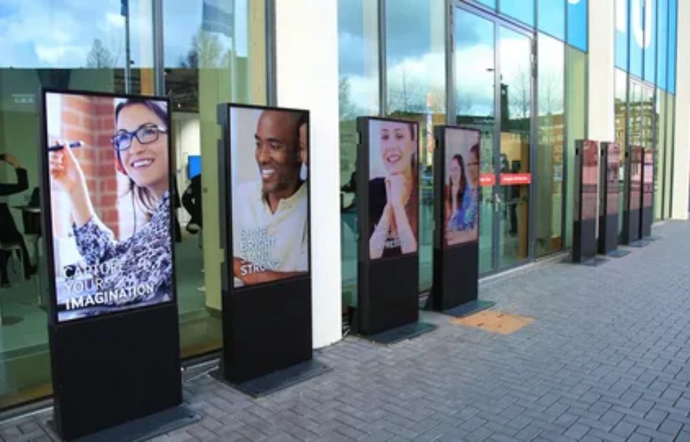 How Does LED Digital Signage Improve Customer Engagement