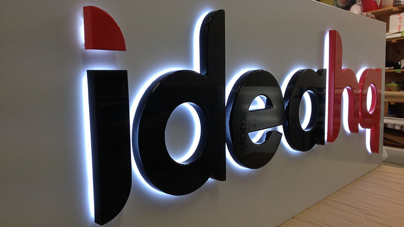 What Is Traditional Signage
